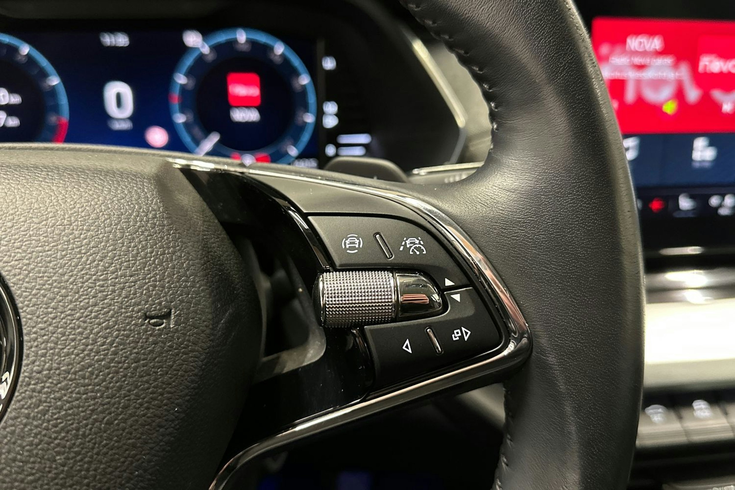 harmaa Skoda Octavia 2020 kuva 32.