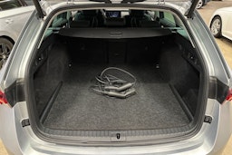 harmaa Skoda Octavia 2020 kuva 35.