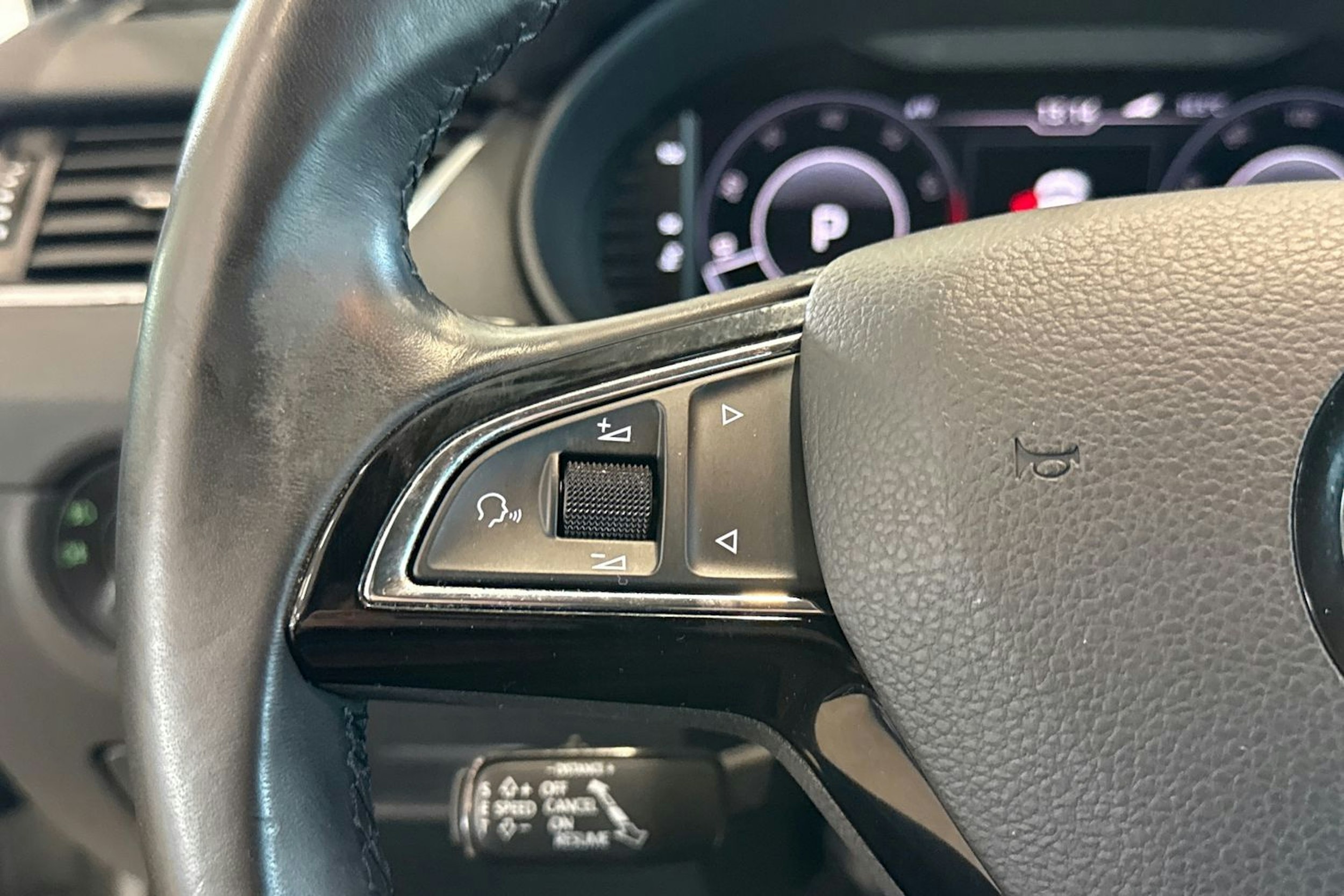 met. harmaa Skoda Octavia 2020 kuva 18.
