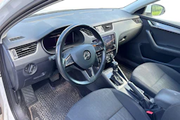 valkoinen Skoda Octavia 2020 kuva 3.