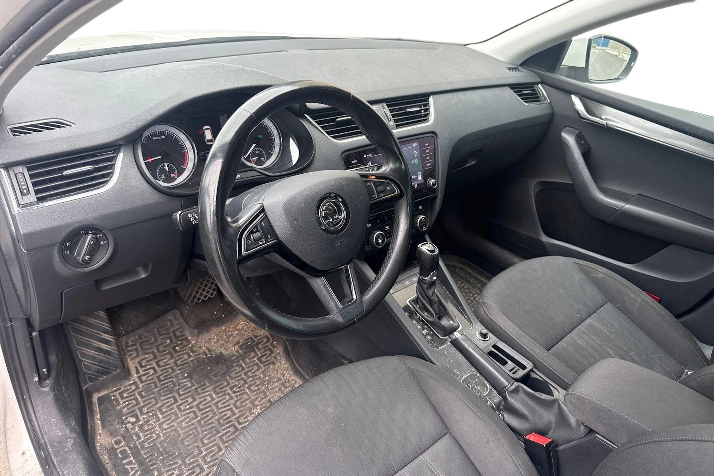valkoinen Skoda Octavia 2020 kuva 3.