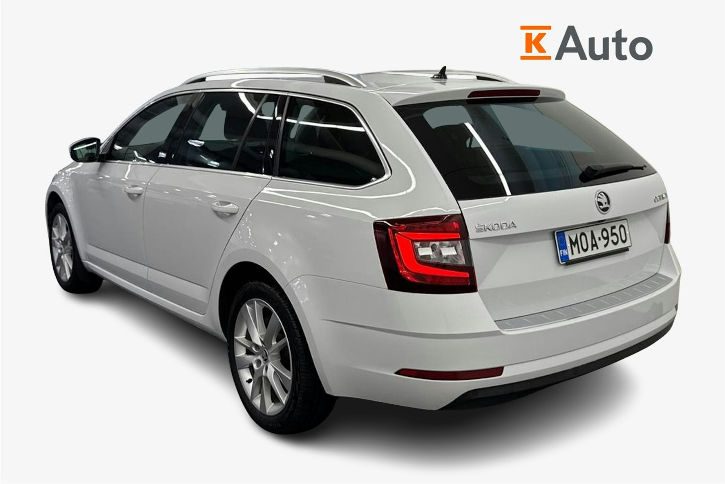 valkoinen Skoda Octavia 2020 kuva 2.