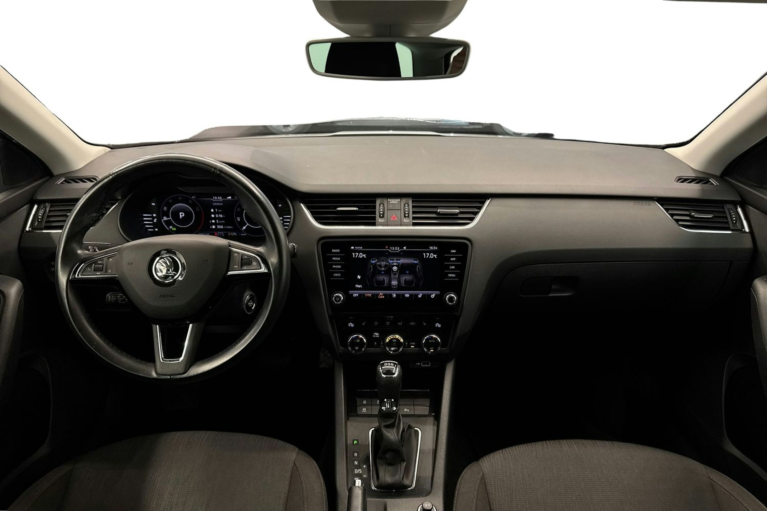 valkoinen Skoda Octavia 2020 kuva 7.