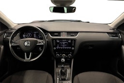 valkoinen Skoda Octavia 2020 kuva 7.