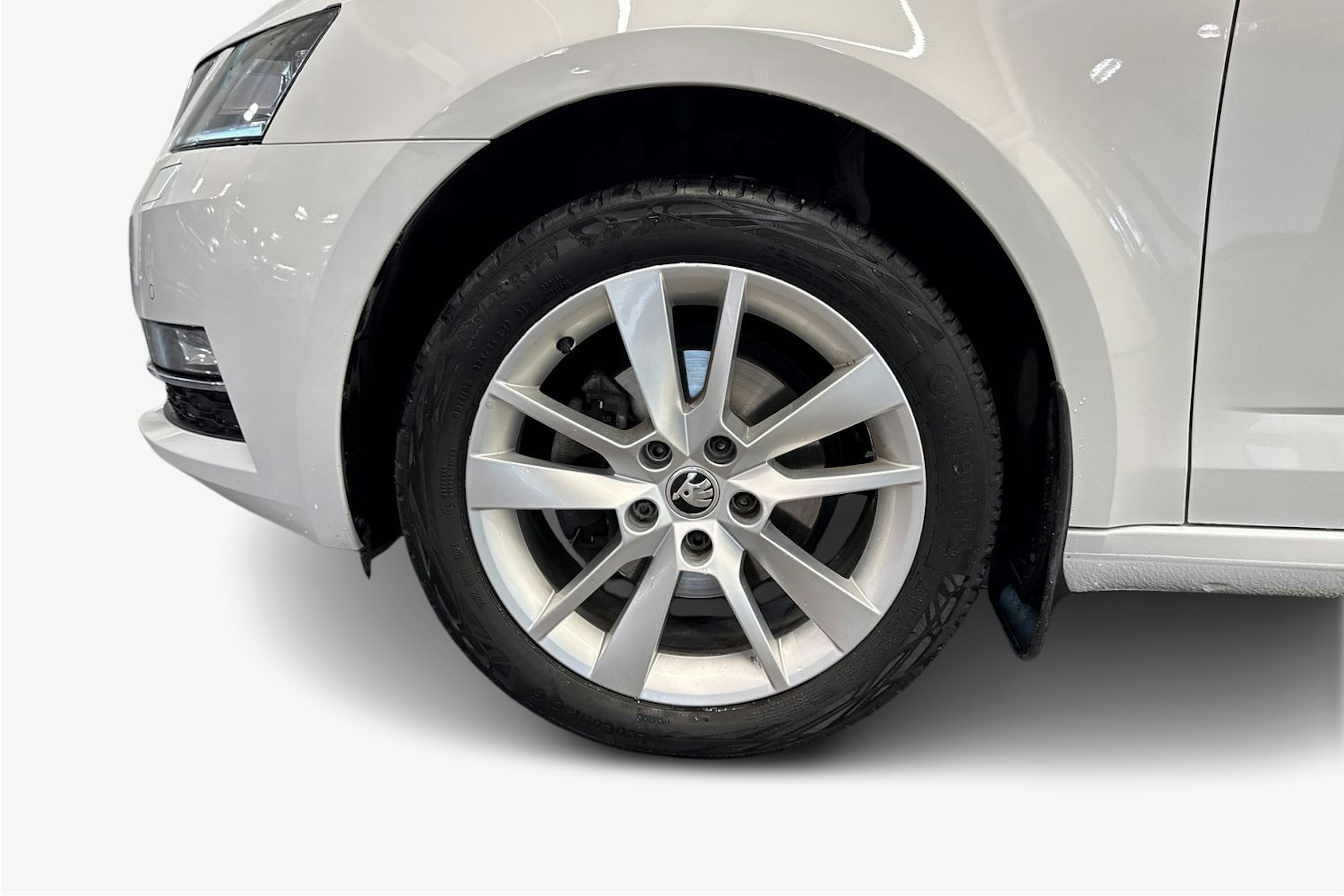 valkoinen Skoda Octavia 2020 kuva 9.