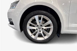 valkoinen Skoda Octavia 2020 kuva 9.
