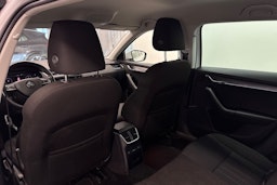 valkoinen Skoda Octavia 2020 kuva 11.