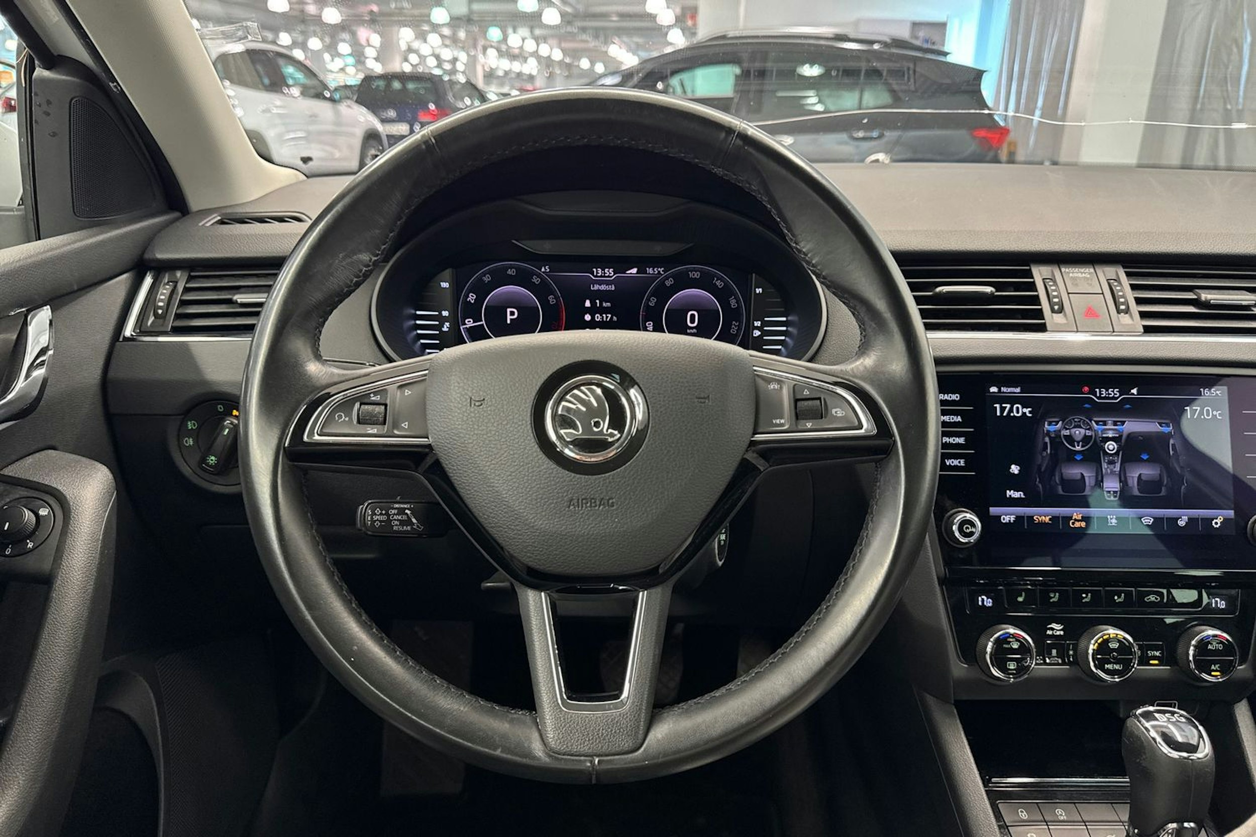 valkoinen Skoda Octavia 2020 kuva 14.