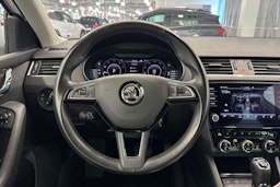 valkoinen Skoda Octavia 2020 kuva 14.