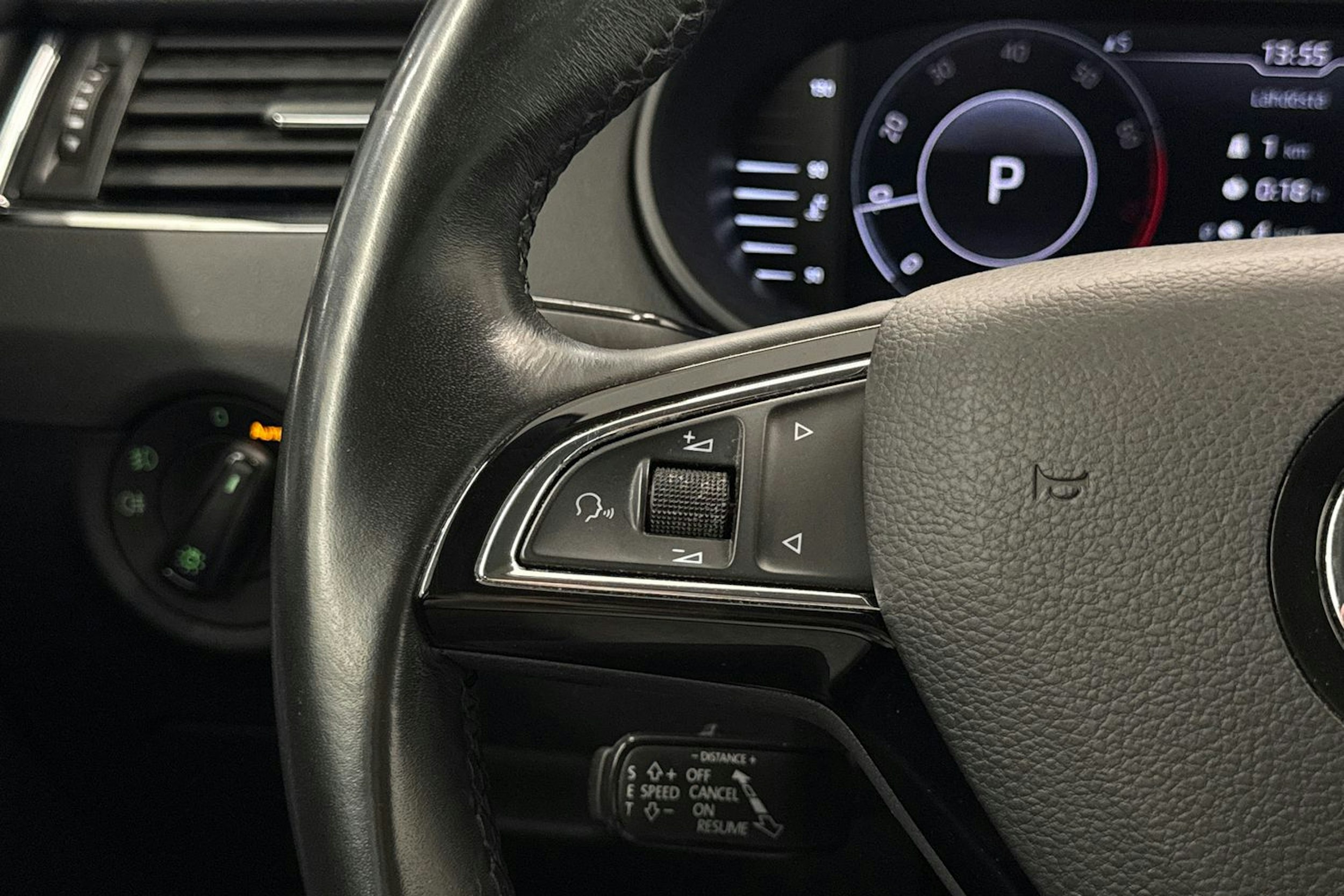 valkoinen Skoda Octavia 2020 kuva 16.