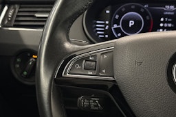 valkoinen Skoda Octavia 2020 kuva 16.
