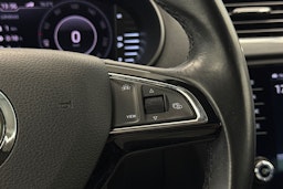 valkoinen Skoda Octavia 2020 kuva 17.
