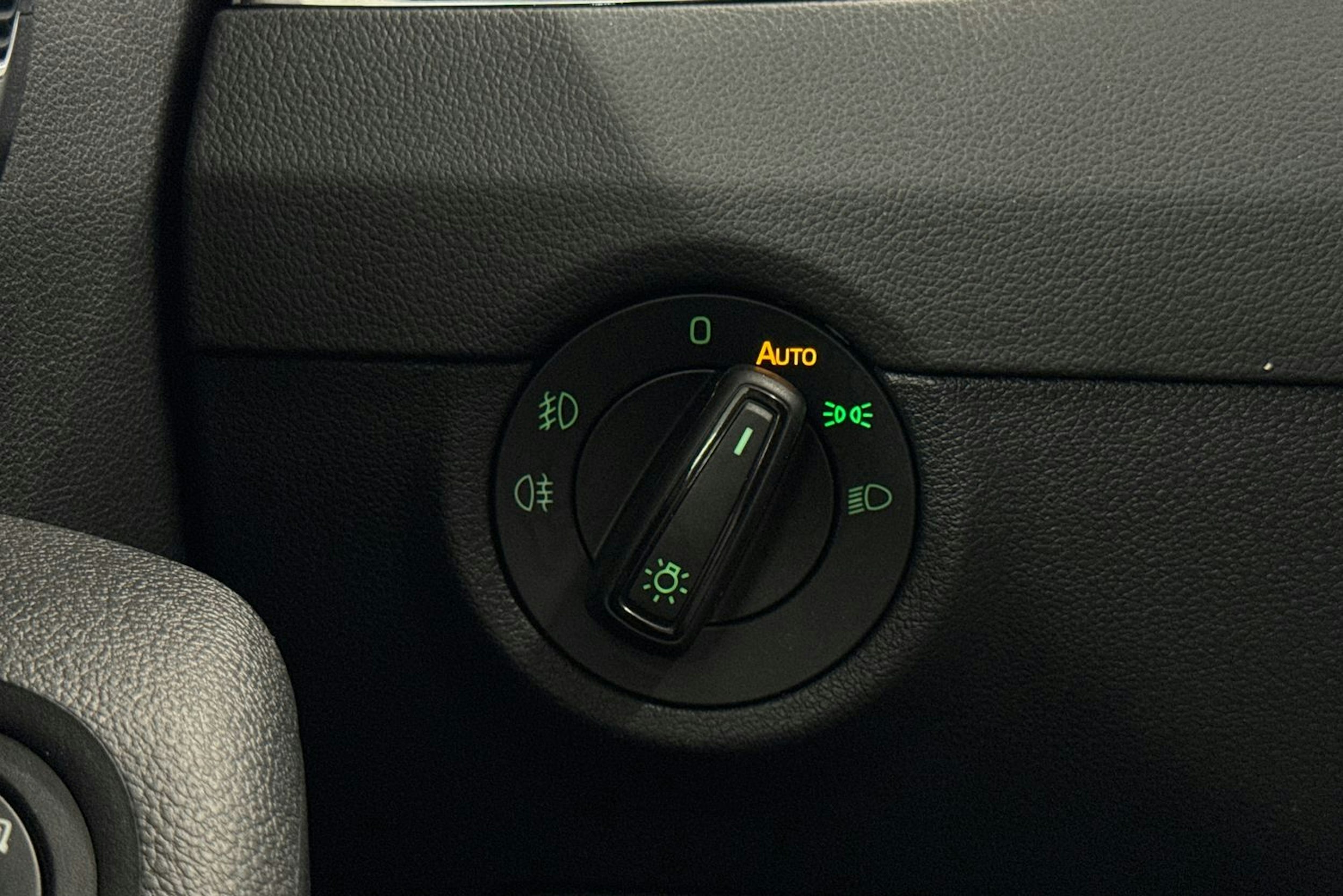 valkoinen Skoda Octavia 2020 kuva 18.