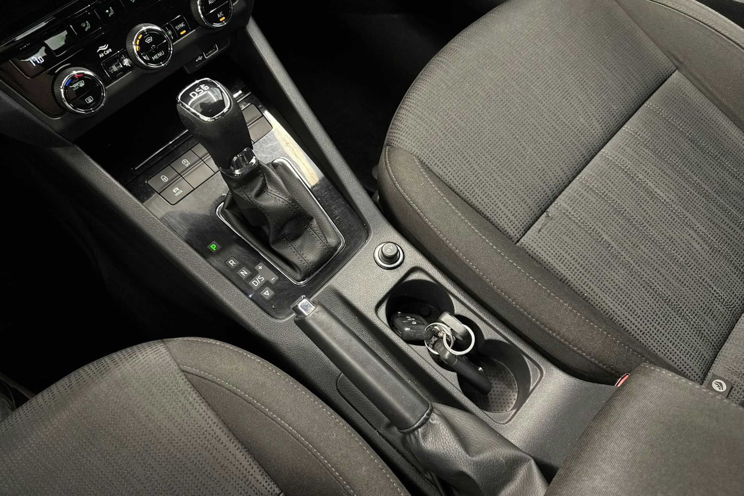 valkoinen Skoda Octavia 2020 kuva 20.