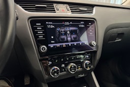 valkoinen Skoda Octavia 2020 kuva 21.