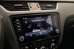 valkoinen Skoda Octavia 2020 kuva 23.