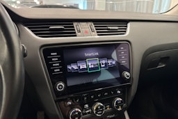 valkoinen Skoda Octavia 2020 kuva 25.