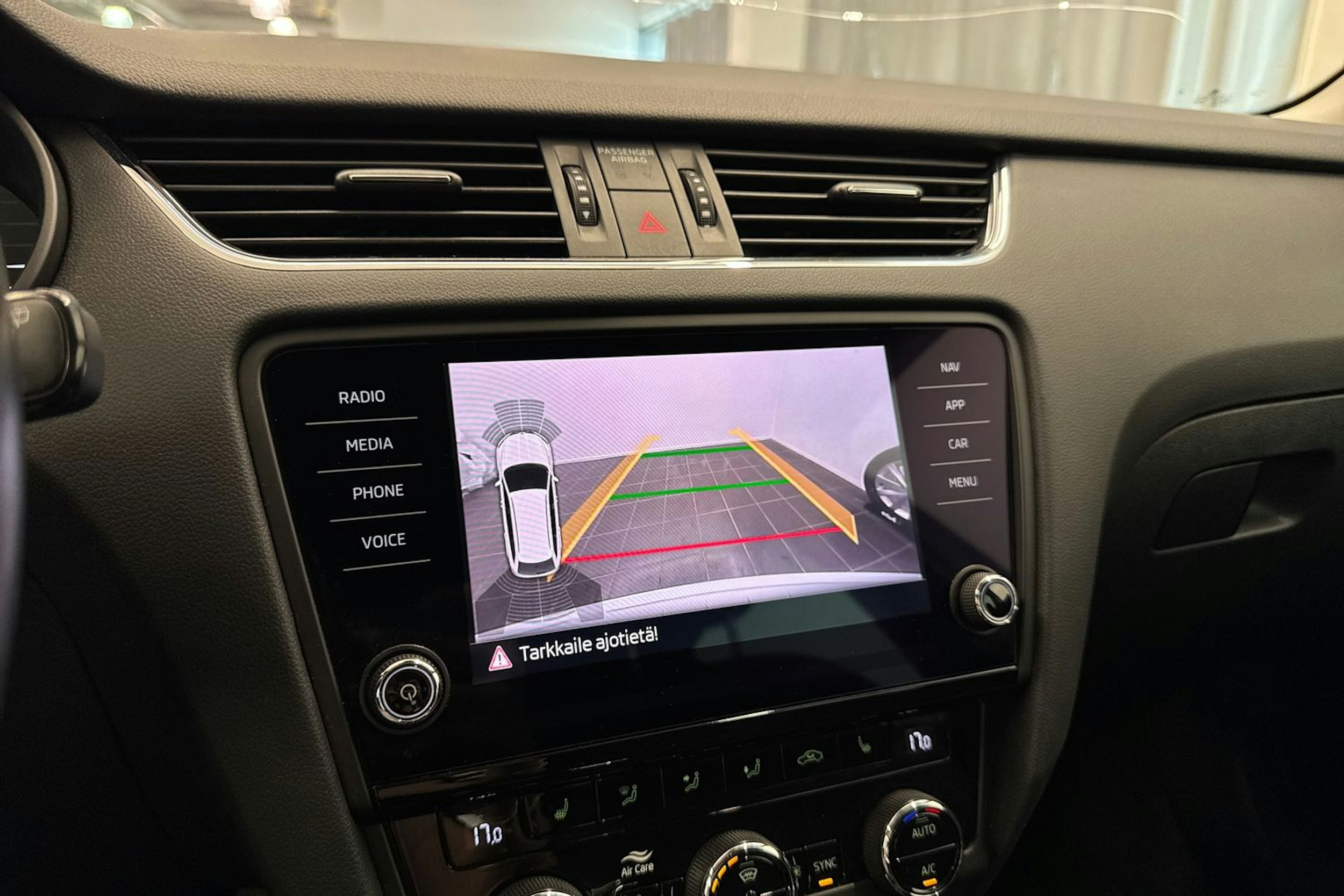 valkoinen Skoda Octavia 2020 kuva 29.