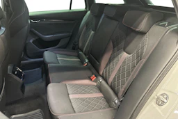 harmaa Skoda Octavia 2020 kuva 8.