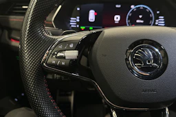 harmaa Skoda Octavia 2020 kuva 11.