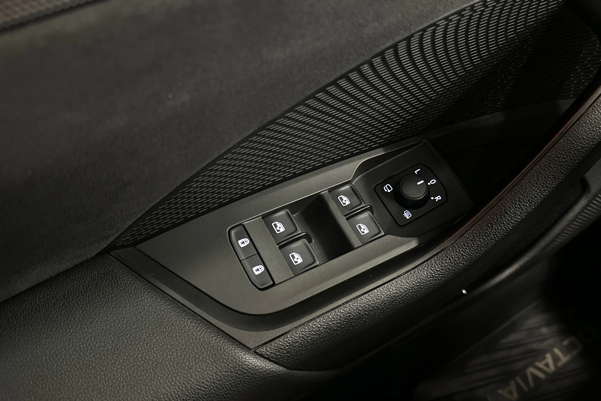 harmaa Skoda Octavia 2020 kuva 15.