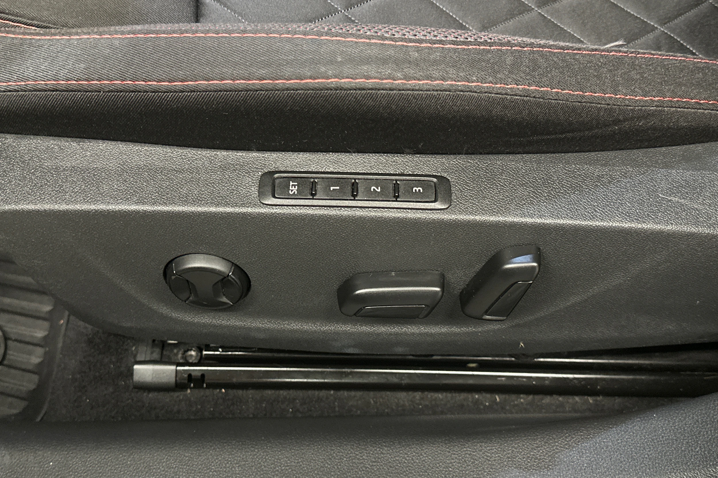 harmaa Skoda Octavia 2020 kuva 37.