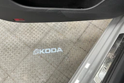 harmaa Skoda Octavia 2020 kuva 39.