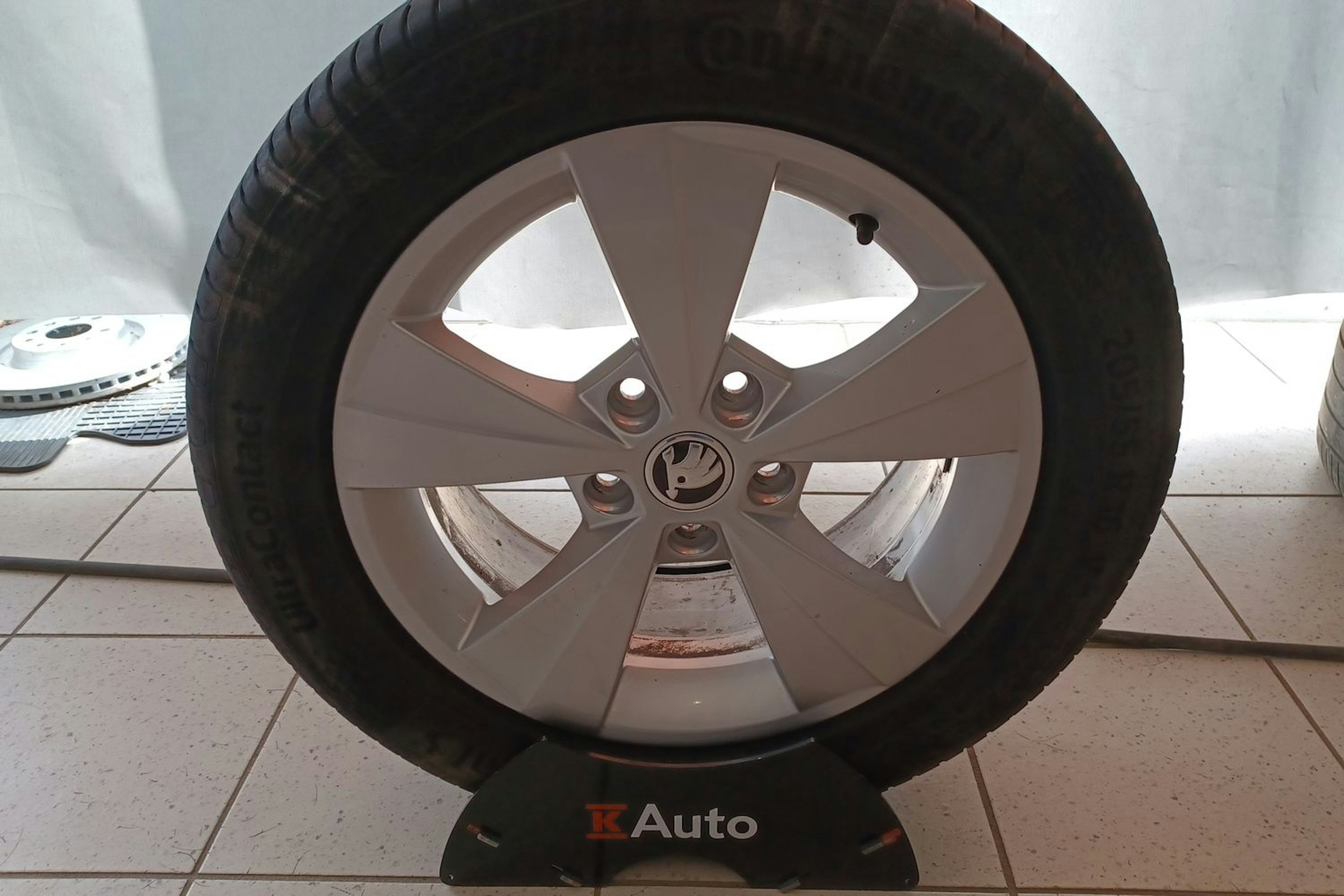 Valkoinen Skoda OCTAVIA 2020 kuva 14.
