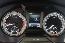 Valkoinen Skoda OCTAVIA 2020 kuva 16.