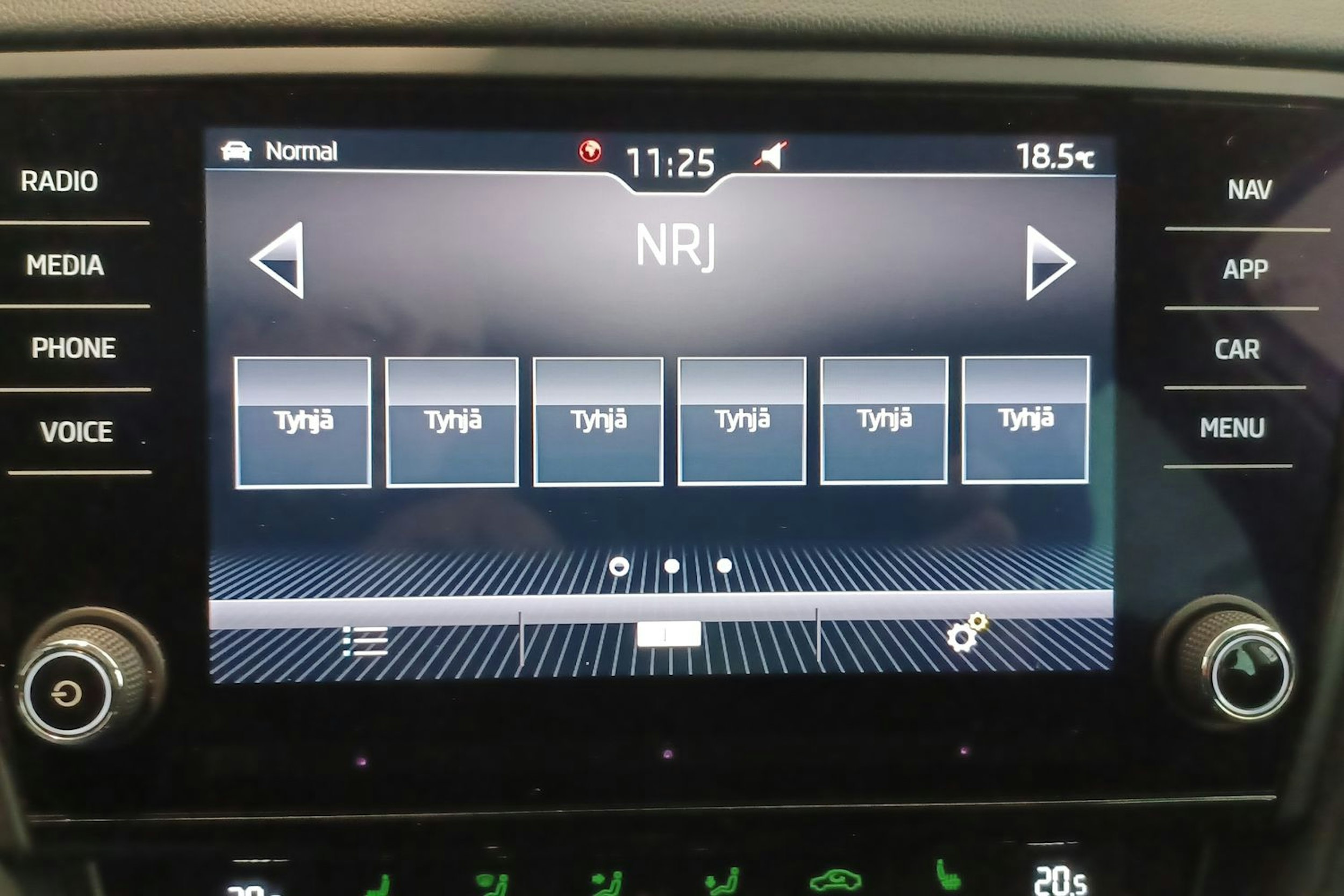 Valkoinen Skoda OCTAVIA 2020 kuva 20.