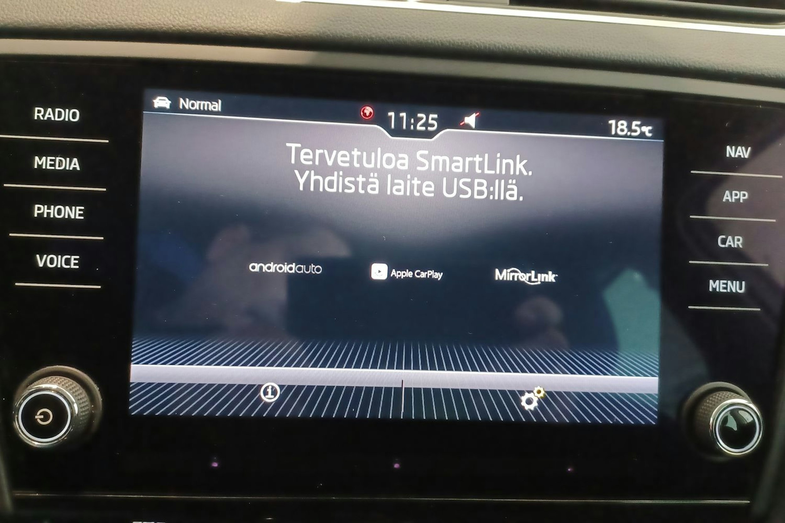 Valkoinen Skoda OCTAVIA 2020 kuva 22.