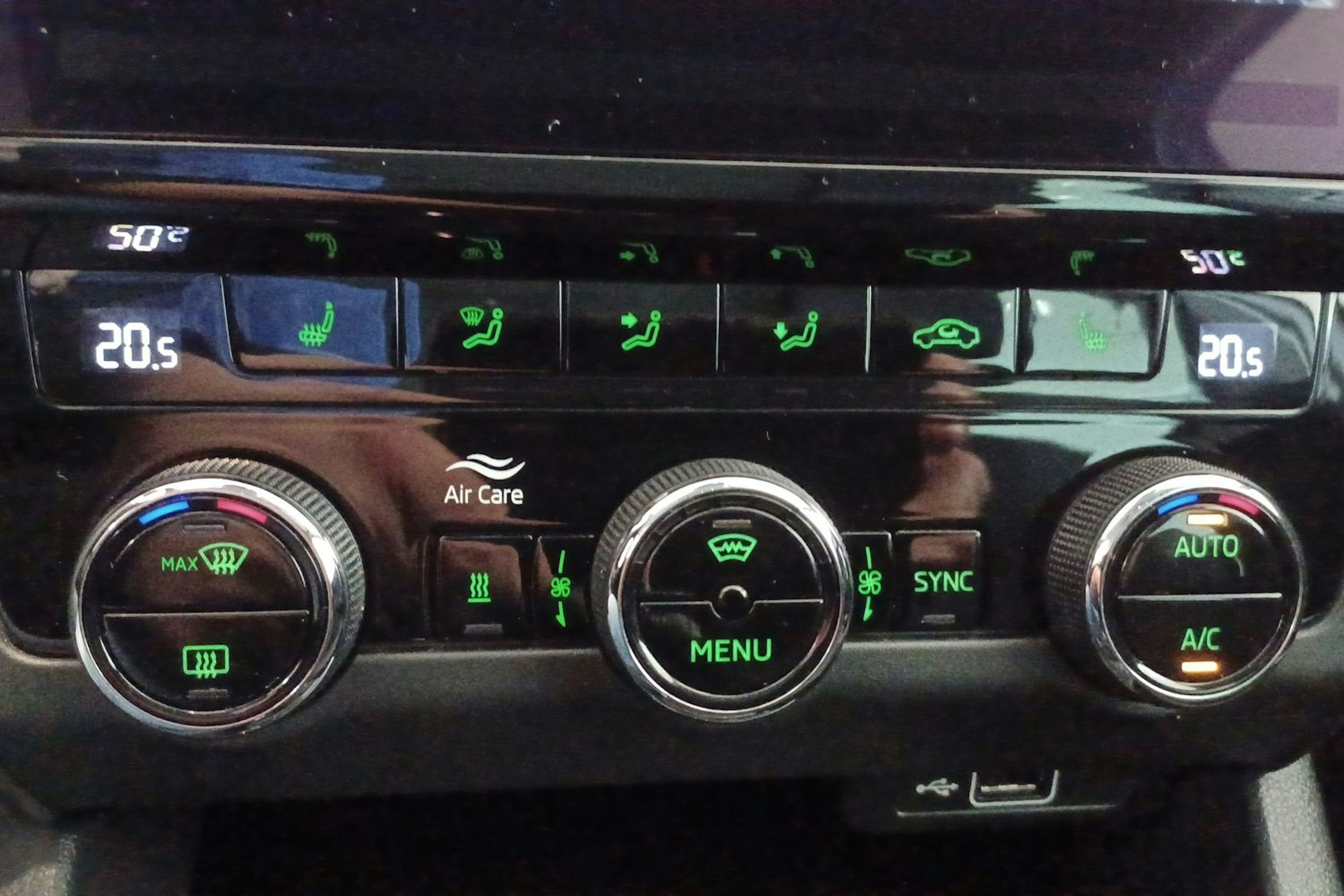 Valkoinen Skoda OCTAVIA 2020 kuva 23.
