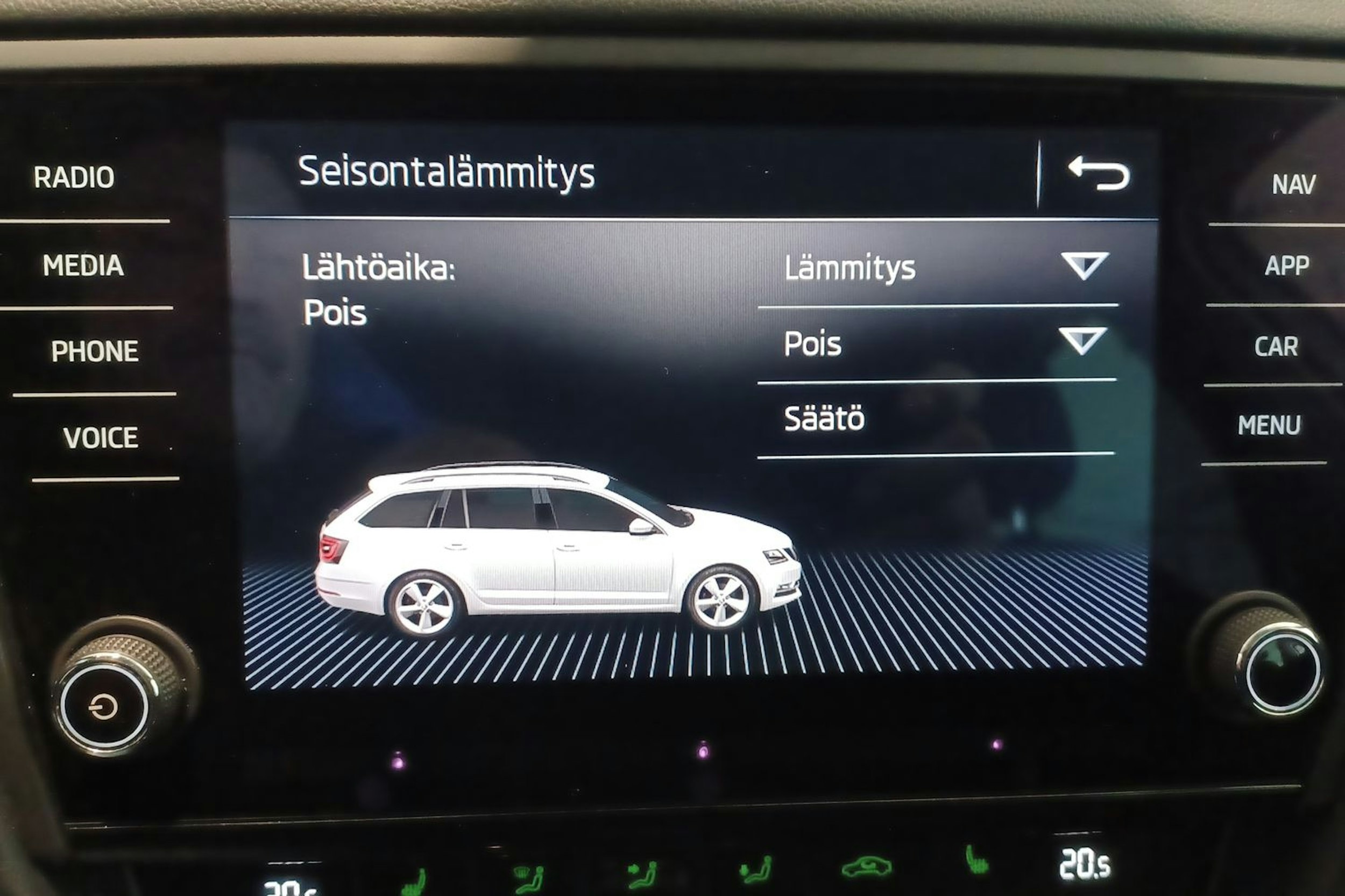 Valkoinen Skoda OCTAVIA 2020 kuva 25.