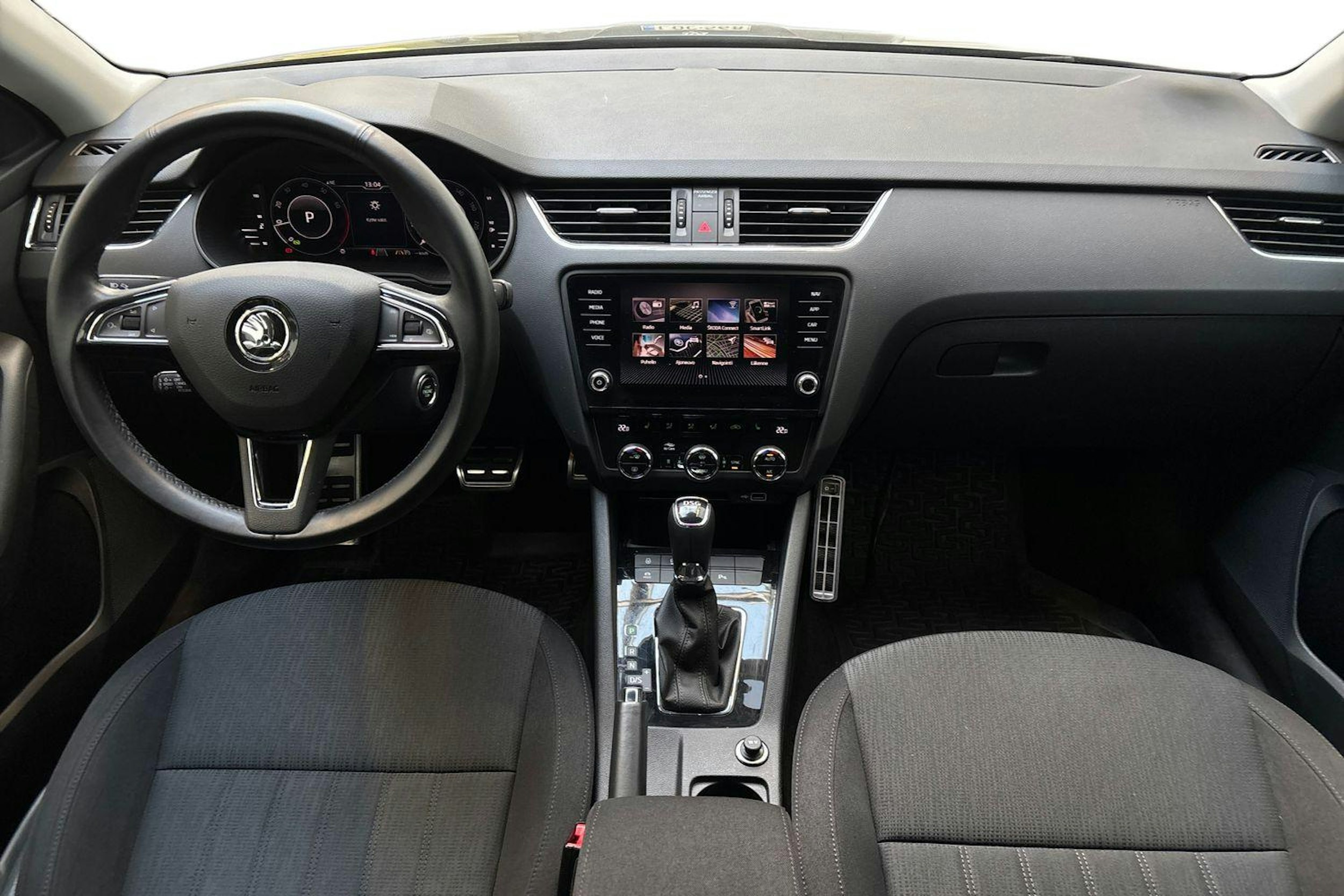 harmaa Skoda Octavia 2020 kuva 7.