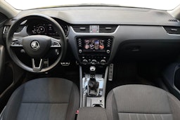 harmaa Skoda Octavia 2020 kuva 7.