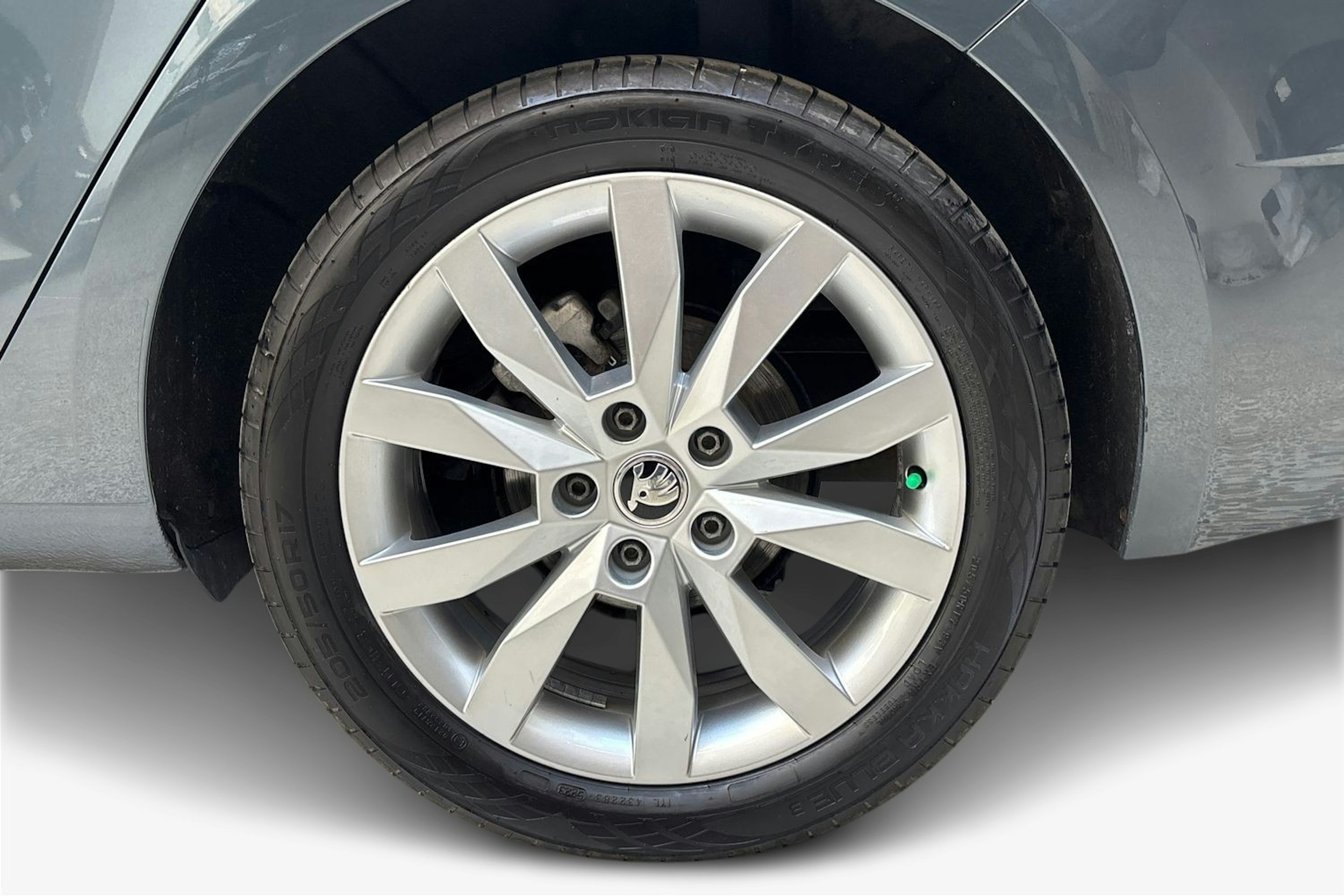 harmaa Skoda Octavia 2020 kuva 9.