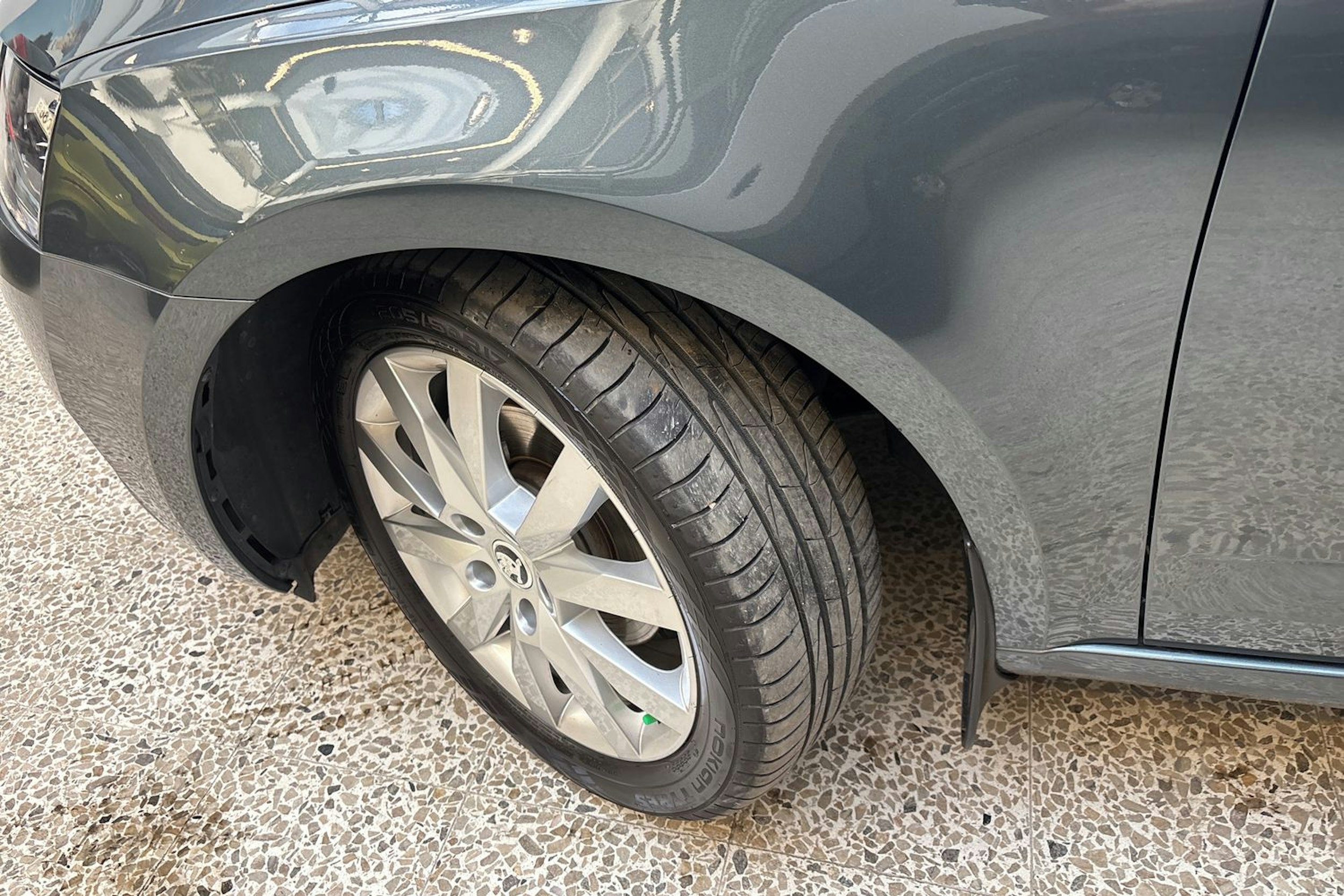 harmaa Skoda Octavia 2020 kuva 10.