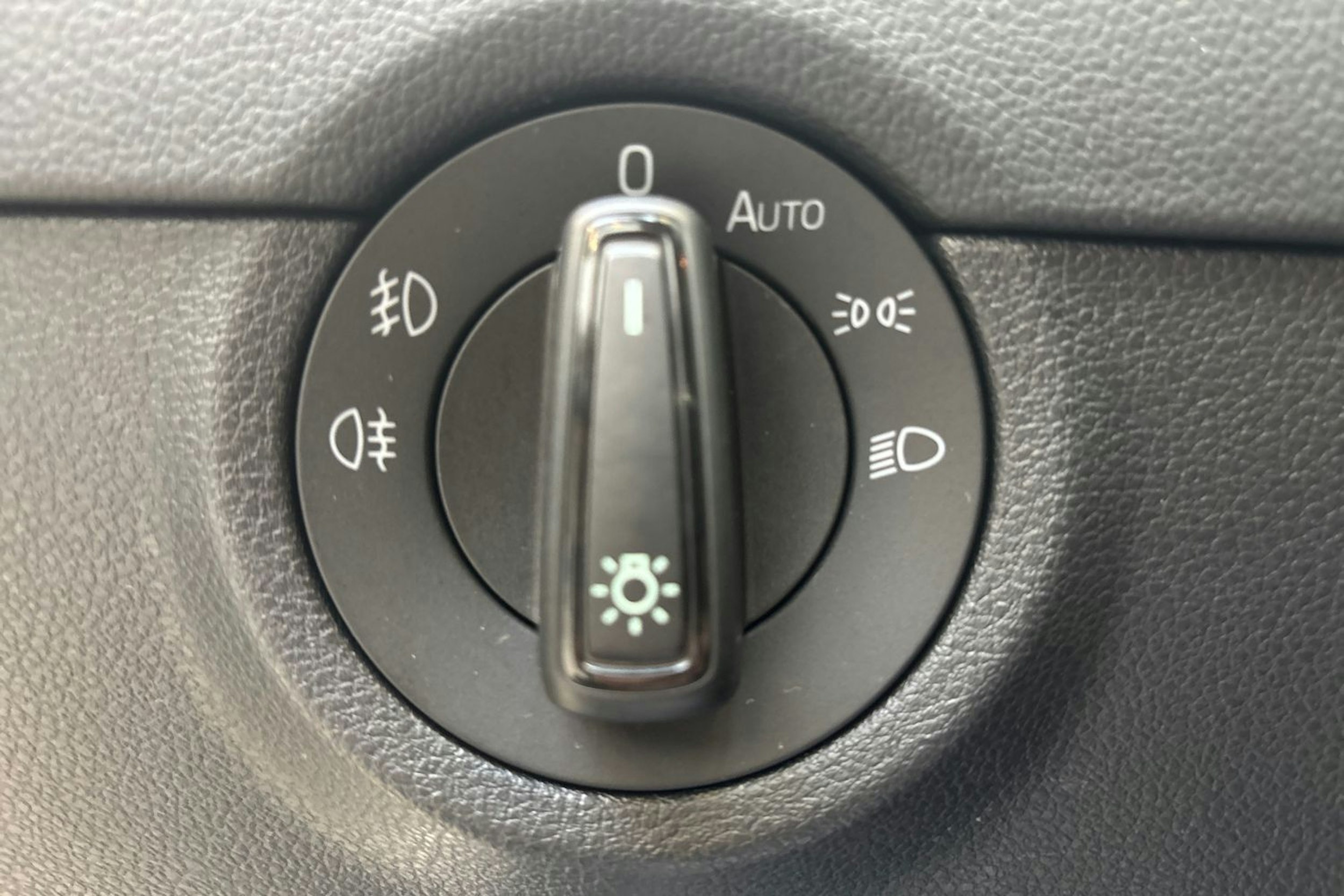 harmaa Skoda Octavia 2020 kuva 13.