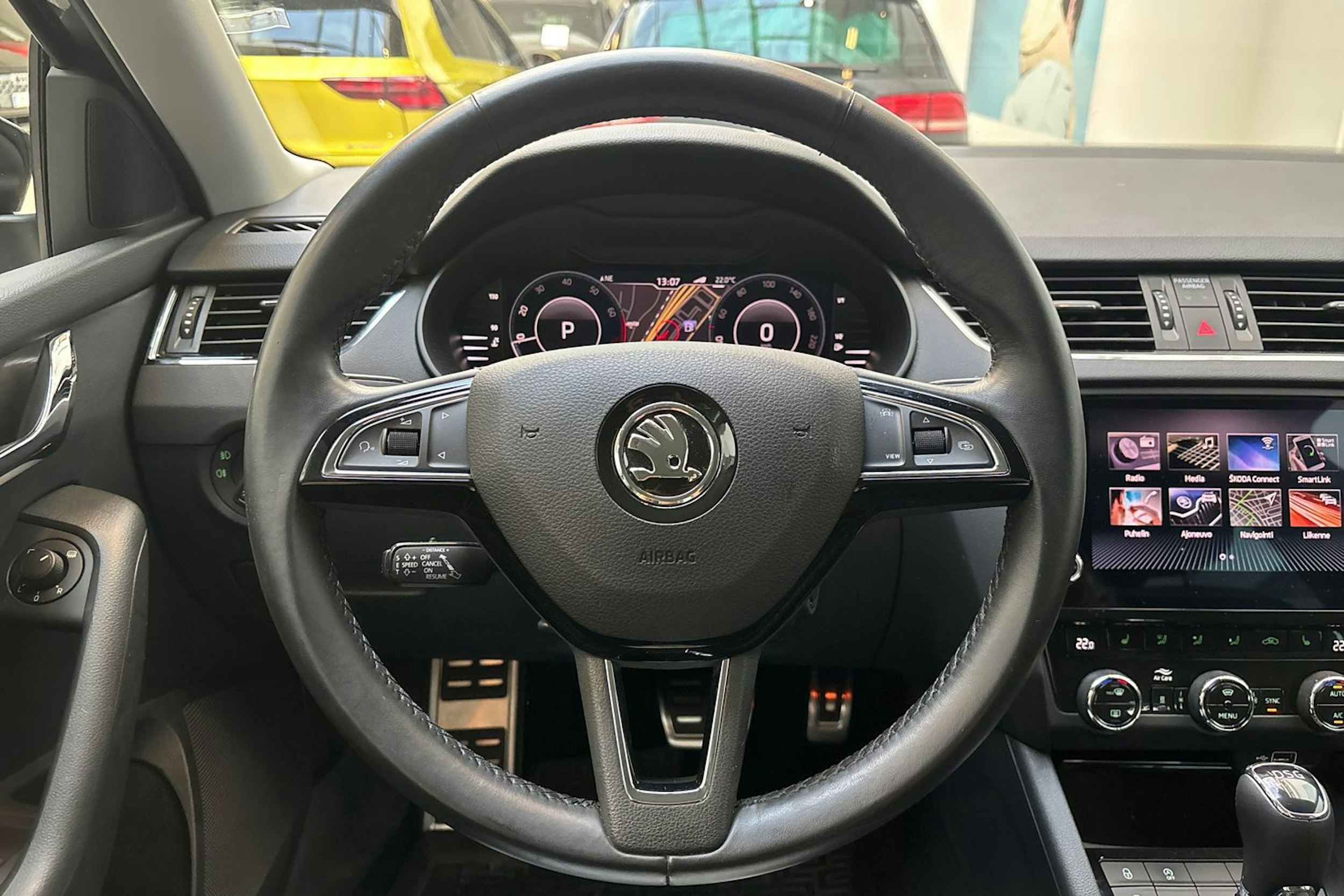 harmaa Skoda Octavia 2020 kuva 14.