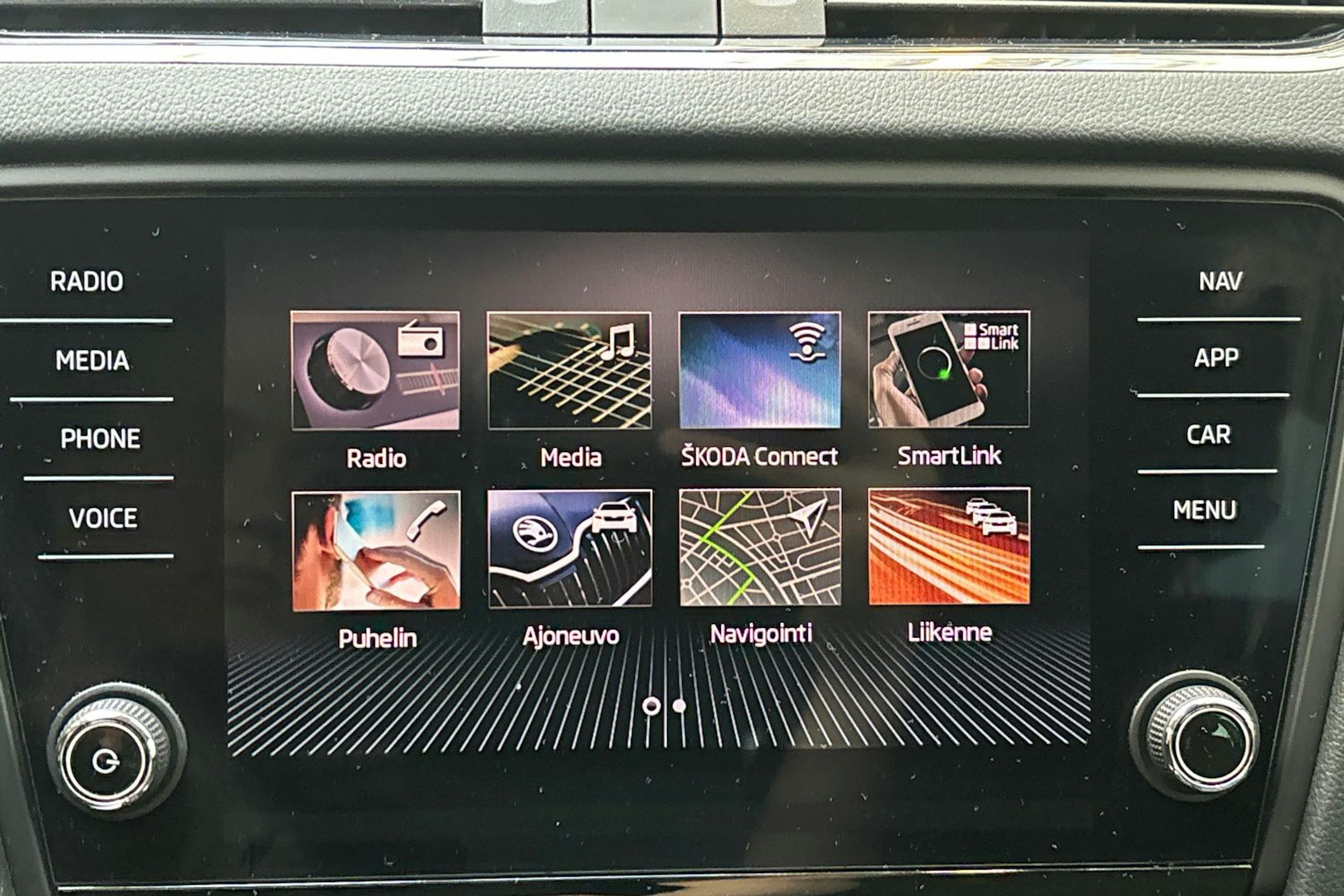harmaa Skoda Octavia 2020 kuva 16.