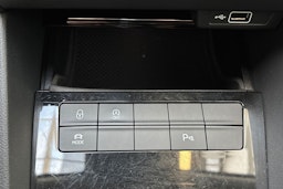 harmaa Skoda Octavia 2020 kuva 22.
