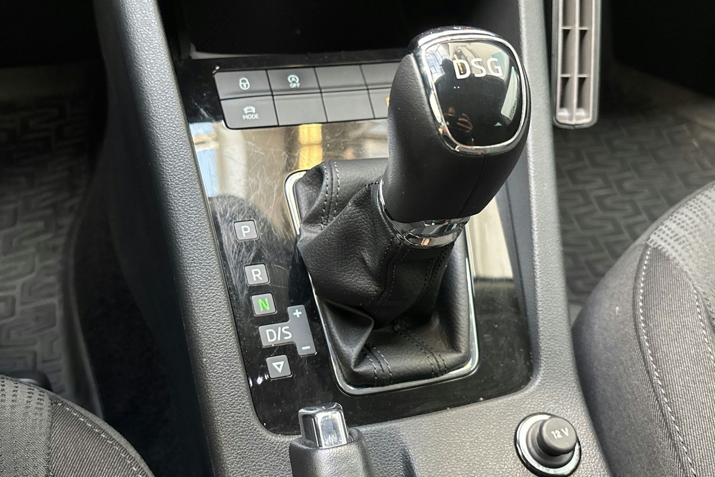 harmaa Skoda Octavia 2020 kuva 23.