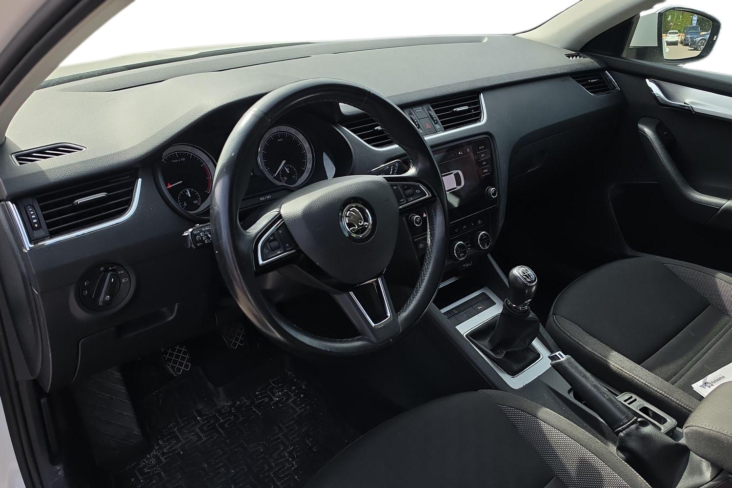Skoda Octavia 2020, photo 3/3