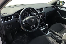 valkoinen Skoda Octavia 2020 kuva 3.