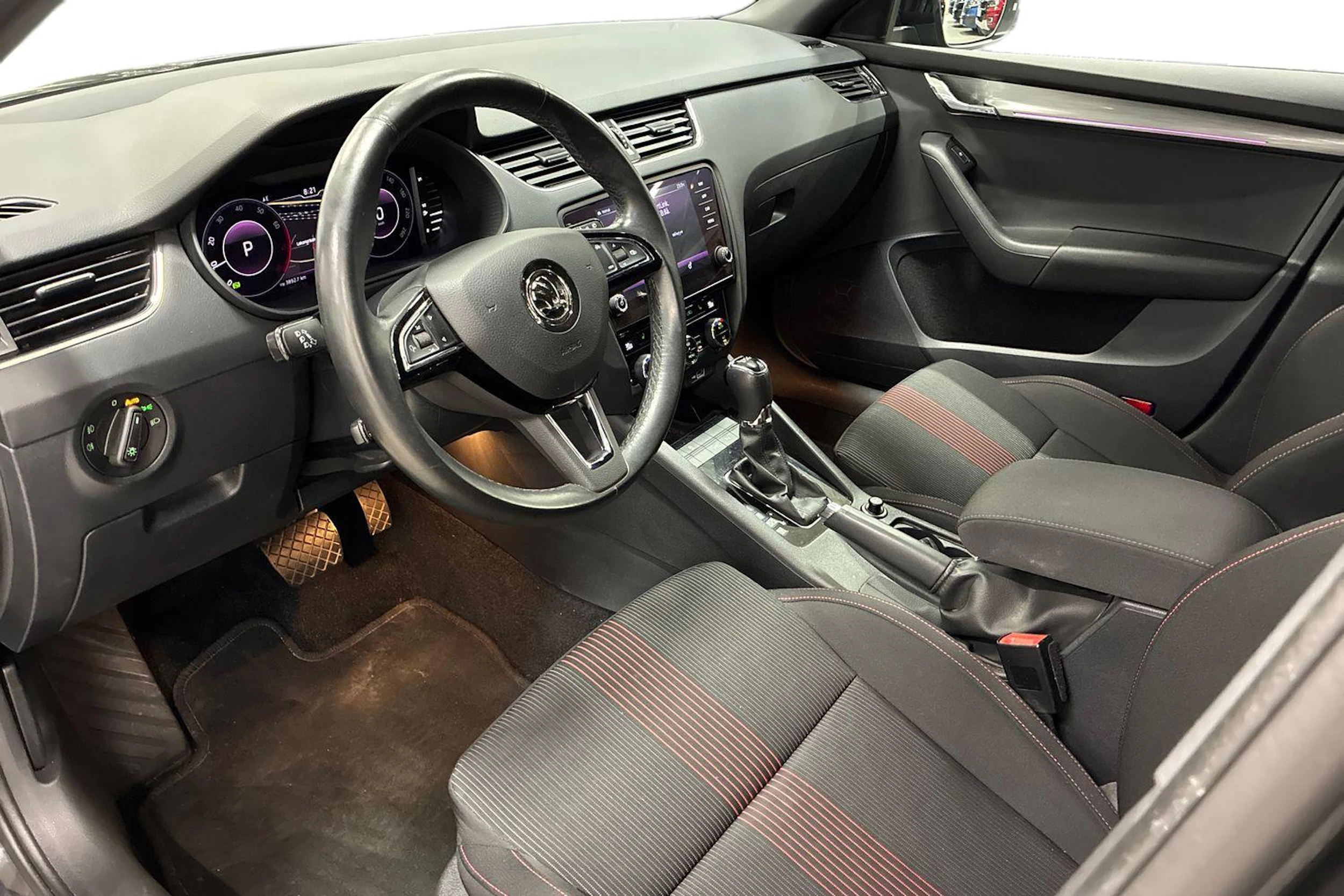 musta Skoda Octavia 2020 kuva 6.