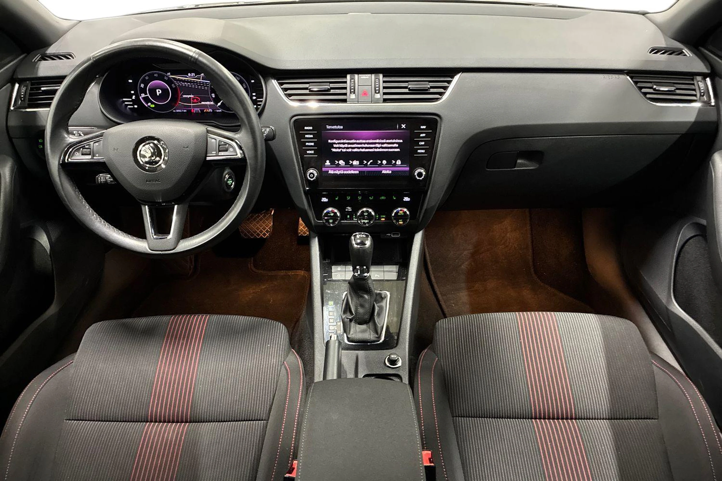 musta Skoda Octavia 2020 kuva 7.