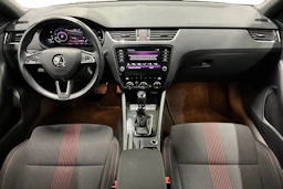 musta Skoda Octavia 2020 kuva 7.