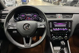 musta Skoda Octavia 2020 kuva 12.