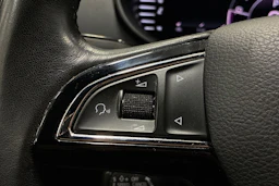 musta Skoda Octavia 2020 kuva 15.