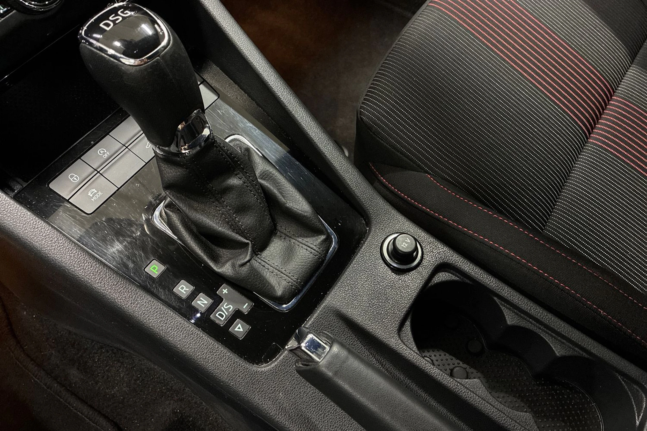 musta Skoda Octavia 2020 kuva 21.